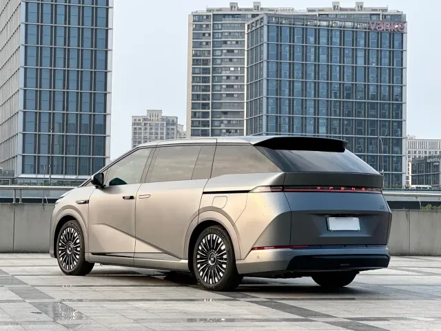 Xpeng X9 — Фото автомобиля 4