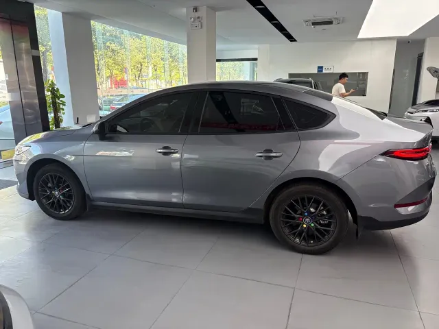 BYD Qin PLUS — Фото автомобиля 14