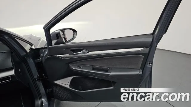Volkswagen Golf Golf 8 поколение 2.0 TDI Prestige — Фото автомобиля 18