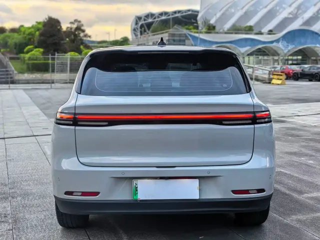 Leapmotor C10 — Фото автомобиля 5