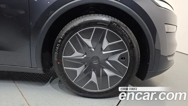 Tesla Model Y — Фото автомобиля 5