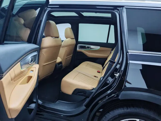 GAC Trumpchi GS8 — Фото автомобиля 17