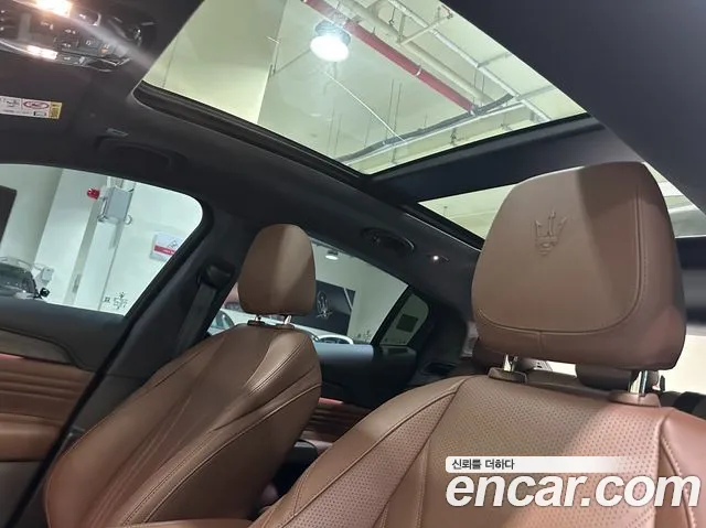 Maserati Grecale — Фото автомобиля 10