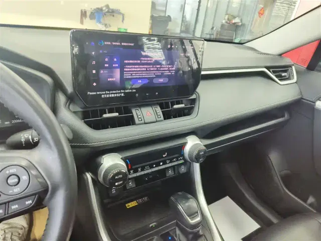 Toyota RAV4 — Фото автомобиля 8