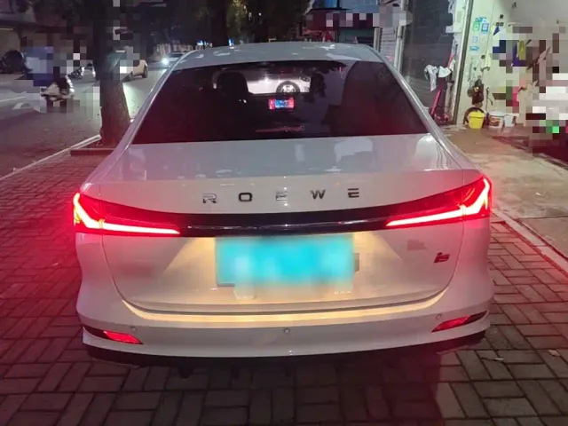 Roewe i5 — Фото автомобиля 5