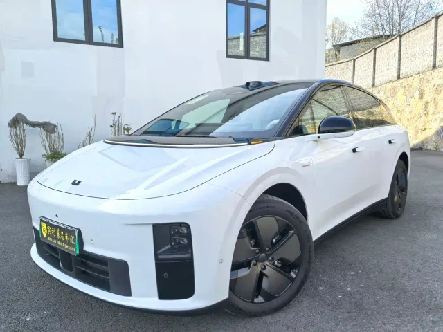 Li Auto i6 — Фото автомобиля 3