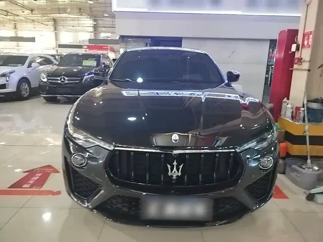 Maserati Levante — Фото автомобиля 2