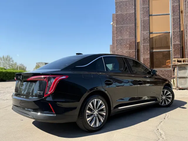 Hongqi E-QM5 — Фото автомобиля 7