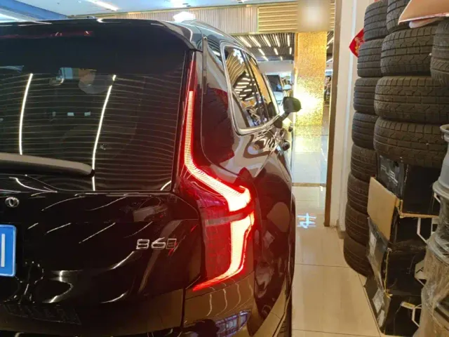 Volvo XC90 — Фото автомобиля 7