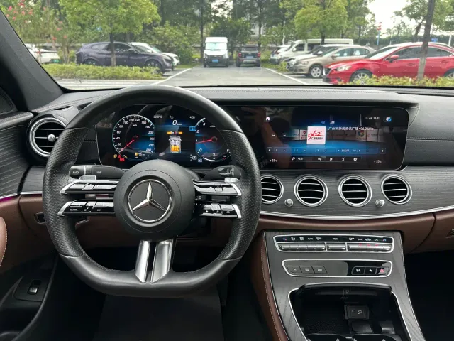 Mercedes-Benz E-Class — Фото автомобиля 16