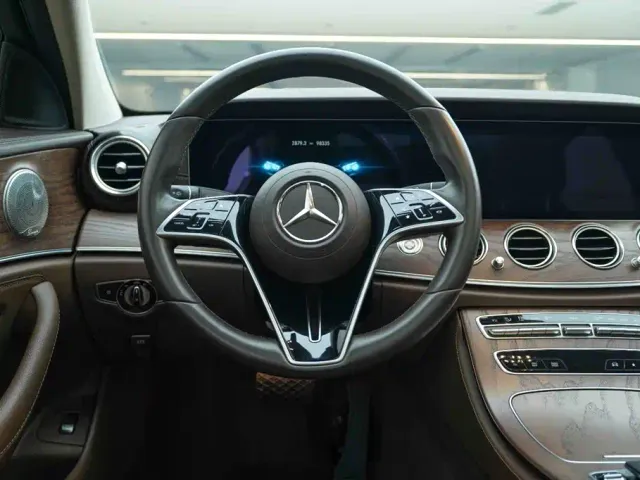 Mercedes-Benz E-Class — Фото автомобиля 15