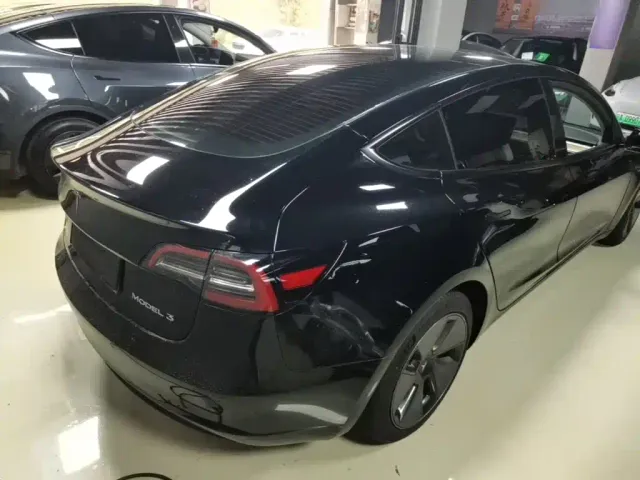 Tesla Model 3 — Фото автомобиля 6