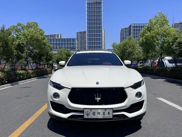 Maserati Levante — Фото автомобиля 9