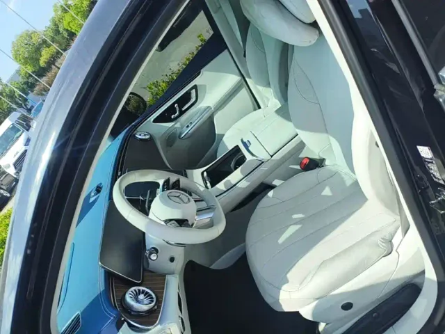 Mercedes-Benz EQE SUV — Фото автомобиля 14