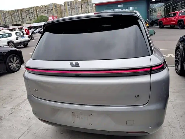 Li Auto L8 — Фото автомобиля 5