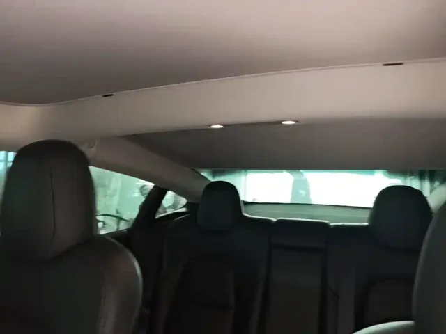 Tesla Model 3 — Фото автомобиля 17