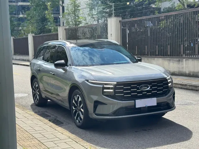 Ford Edge — Фото автомобиля 3
