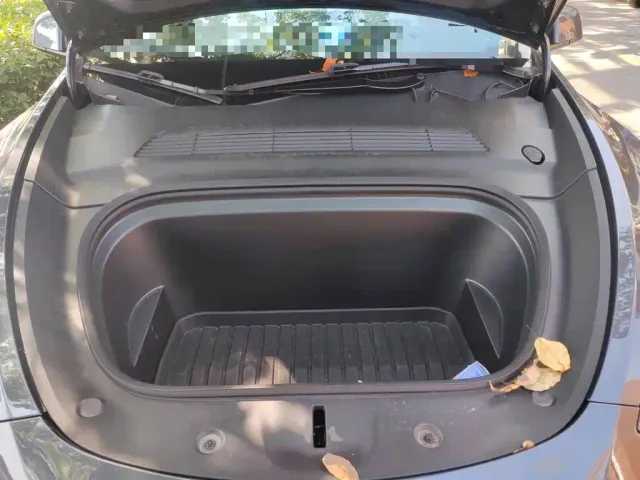 Tesla Model Y — Фото автомобиля 16