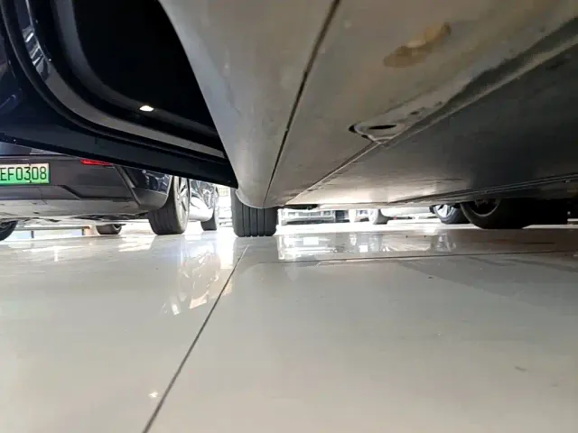 Tesla Model Y — Фото автомобиля 21