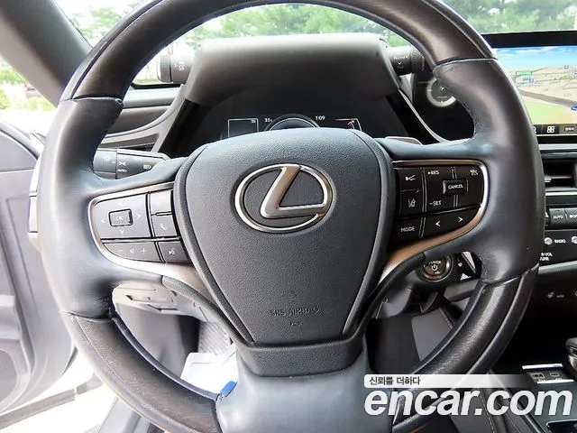 Lexus ES — Фото автомобиля 8
