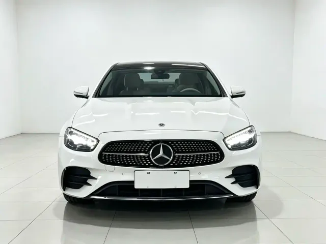 Mercedes-Benz E-Class — Фото автомобиля 3