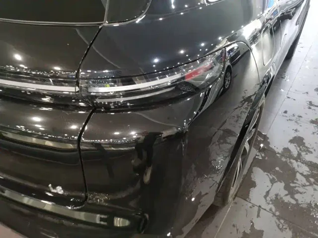 Li Auto L8 — Фото автомобиля 23