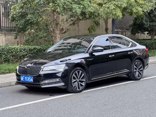 Фотография автомобиля — Skoda Superb