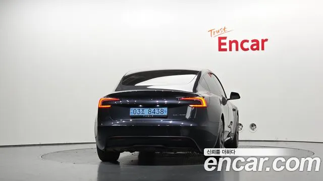 Tesla Model 3 — Фото автомобиля 4