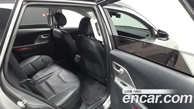 Kia Niro — Фото автомобиля 11
