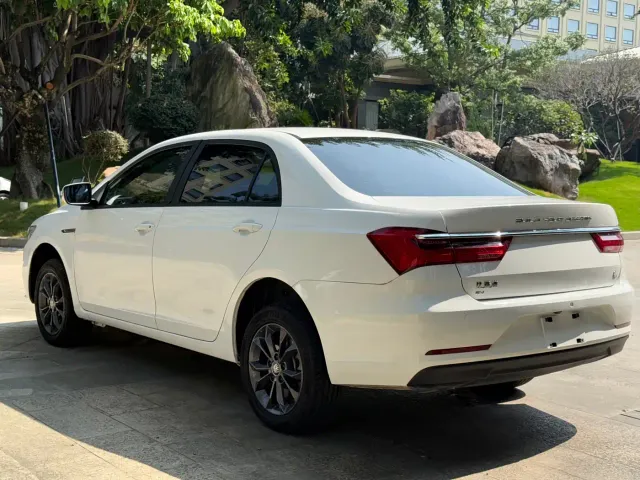 BYD Qin — Фото автомобиля 9