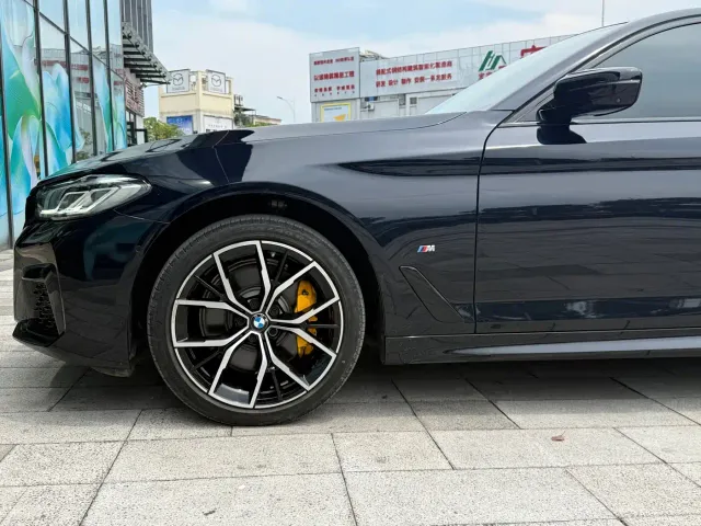 BMW 5 Series — Фото автомобиля 9