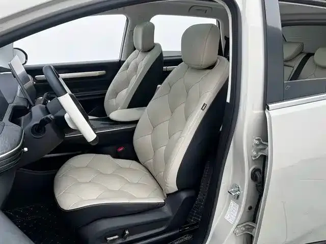 Baojun Cloud — Фото автомобиля 21