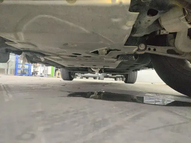 Land Rover Defender — Фото автомобиля 10