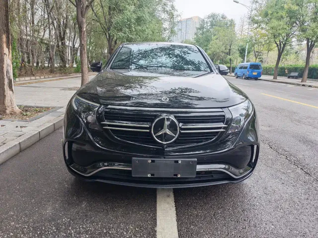 Mercedes-Benz EQC — Фото автомобиля 3