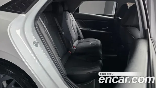 Hyundai Avante CN7 — Фото автомобиля 11
