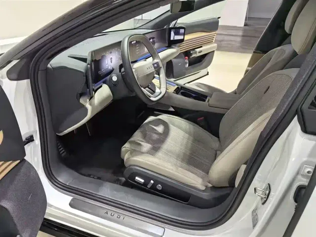 Audi E5 Sportback — Фото автомобиля 11
