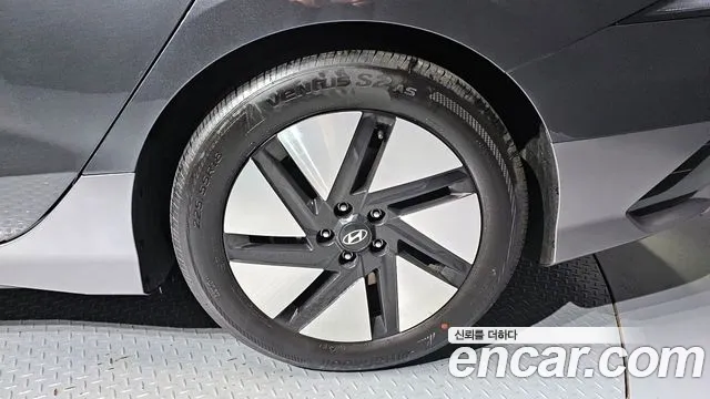 Hyundai Ioniq 6 — Фото автомобиля 21