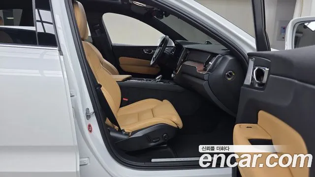 Вольво XC60 — Фото автомобиля 25