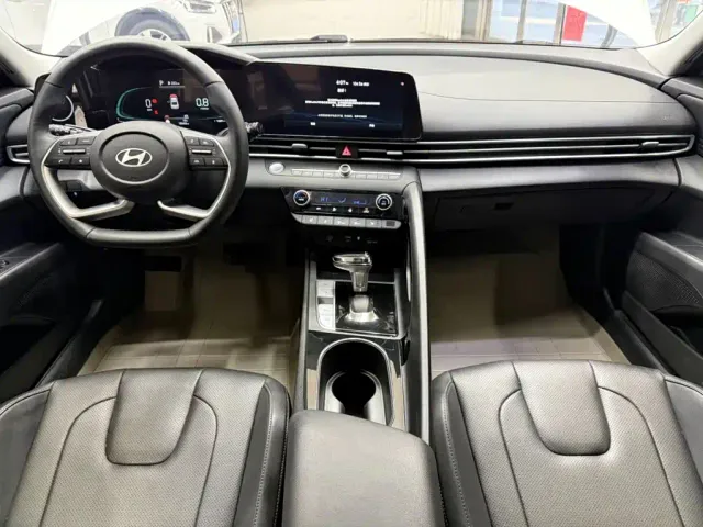 Hyundai Elantra — Фото автомобиля 20