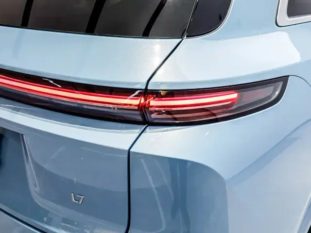 Li Auto L7 — Фото автомобиля 11