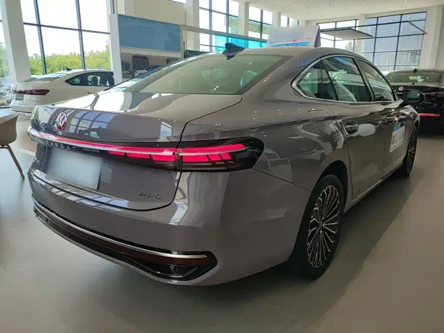 Volkswagen Passat — Фото автомобиля 6