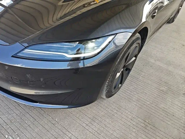 Tesla Model 3 — Фото автомобиля 23