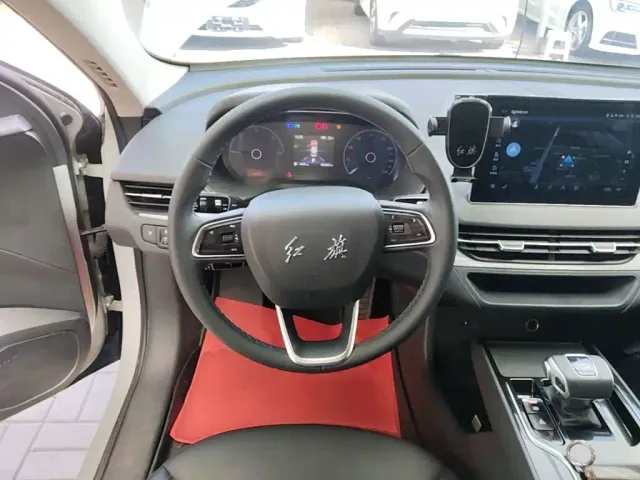 Hongqi E-QM5 — Фото автомобиля 10