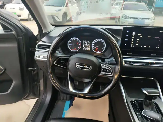 Geely Emgrand — Фото автомобиля 10