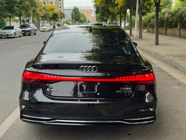 Audi A7L — Фото автомобиля 5
