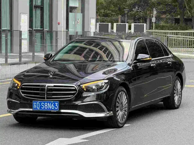 Mercedes-Benz E-Class — Фото автомобиля 2