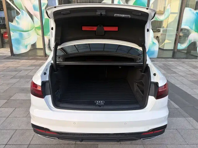 Audi A4L — Фото автомобиля 12