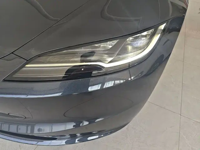 Tesla Model 3 — Фото автомобиля 23