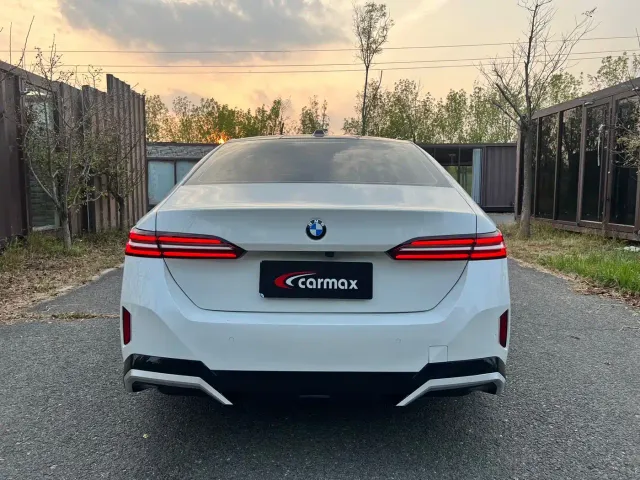 BMW 5 Series — Фото автомобиля 7