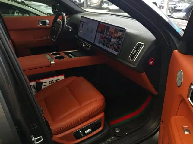 Li Auto L8 — Фото автомобиля 8